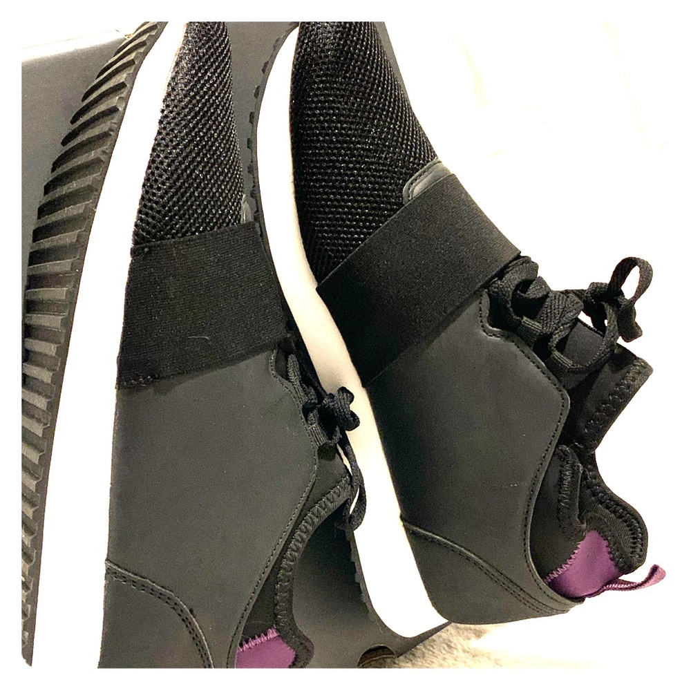 Demi Lovato Fabletics Womans 9.5 Sneakers!